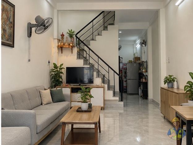 Phòng khách nhà anh Minh sau khi sửa chữa hoàn thiện